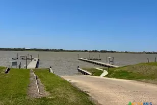 837 Swallow Dr, Palacios, TX 77465 - Photo 13