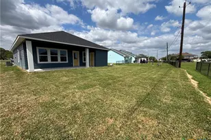 837 Swallow Dr, Palacios, TX 77465 - Photo 11