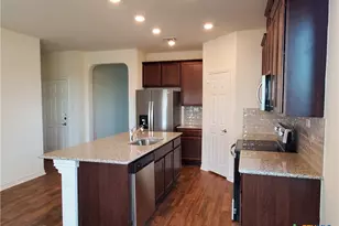 4005 Woodside Dr, Seguin, TX 78155 - Photo 5