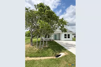 638 Stovall, Palacios, TX 77465 - Photo 3