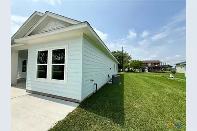 638 Stovall, Palacios, TX 77465 - Photo 7