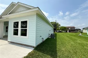 638 Stovall, Palacios, TX 77465 - Photo 7