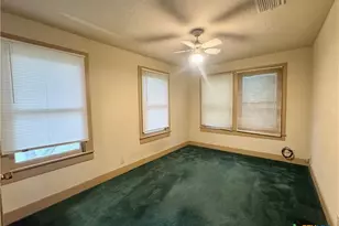 503 Dunn St, Yoakum, TX 77995 - Photo 19