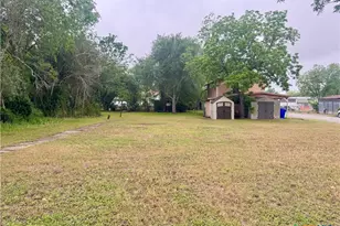 503 Dunn St, Yoakum, TX 77995 - Photo 27