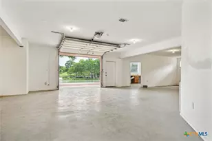 640 Woodlake Dr, Mcqueeney, TX 78123 - Photo 37