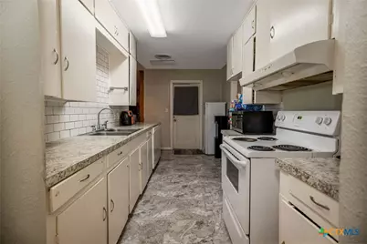 911 S Wells Street, Edna, TX 77957 - Photo 9