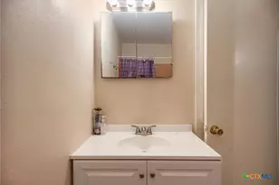 911 S Wells St, Edna, TX 77957 - Photo 23