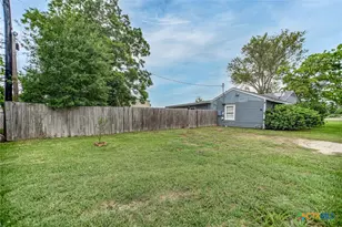 911 S Wells St, Edna, TX 77957 - Photo 29