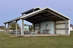 1105 W Bayshore Dr, Palacios, TX 77465 - Photo 29