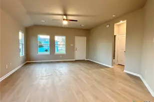 1105 W Bayshore Dr, Palacios, TX 77465 - Photo 7