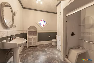 204 Avenue F, Shiner, TX 77984 - Photo 13