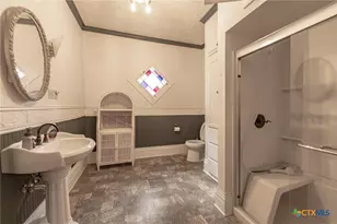 204 Ave F, Shiner, TX 77984 - Photo 13