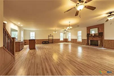 204 Avenue F, Shiner, TX 77984 - Photo 9