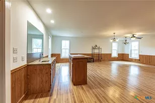 204 Ave F, Shiner, TX 77984 - Photo 7