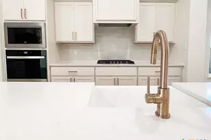 114 Raindance Ct, Victoria, TX 77904 - Photo 13