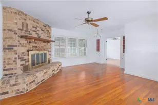 451 Burges St, Seguin, TX 78155 - Photo 11