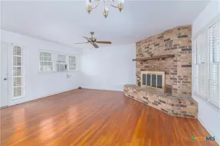 451 Burges St, Seguin, TX 78155 - Photo 17