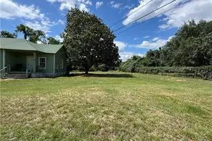 400 Grimes St, Cuero, TX 77954 - Photo 3