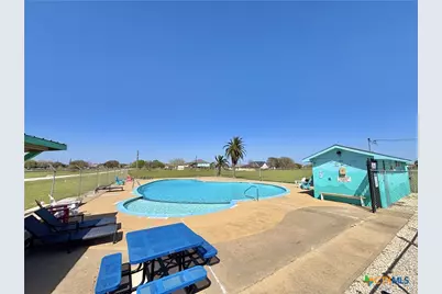 607 W Bayshore Drive, Palacios, TX 77465 - Photo 3