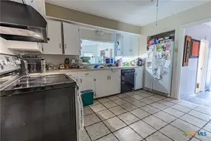 216 Prospect St, Seguin, TX 78155 - Photo 11