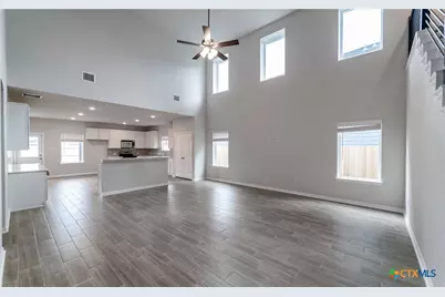 1240 Sweden, Seguin, TX 78155 - Photo 5