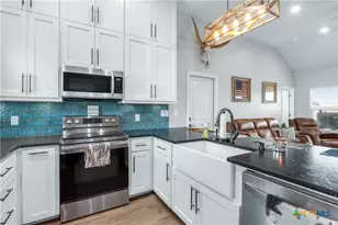 145 Navarro Xing, Seguin, TX 78155 - Photo 7