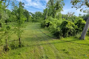 000 San Antonio River Rd, Victoria, TX 77905 - Photo 13