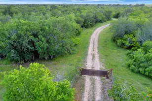 000 San Antonio River Rd, Victoria, TX 77905 - Photo 39