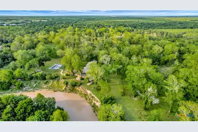 000 San Antonio River Road, Victoria, TX 77905 - Photo 17