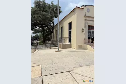 202 N Camp Street, Seguin, TX 78155 - Photo 13