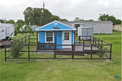 1008 W Dallas Avenue, Seadrift, TX 77983 - Photo 1