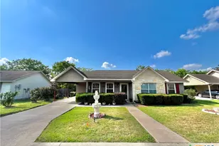 529 Guerra Ln, Gonzales, TX 78629 - Photo 3