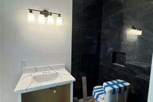 717 Avenue C, Seguin, TX 78155 - Photo 11