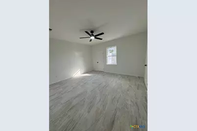717 Avenue C, Seguin, TX 78155 - Photo 13