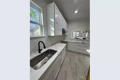 717 Avenue C, Seguin, TX 78155 - Photo 7