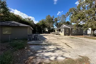 1511 E Constitution St, Victoria, TX 77901 - Photo 9