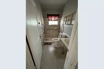 1511 E Constitution Street, Victoria, TX 77901 - Photo 21