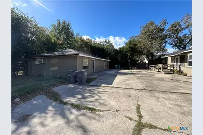 1511 E Constitution Street, Victoria, TX 77901 - Photo 11