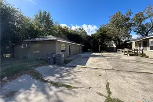 1511 E Constitution St, Victoria, TX 77901 - Photo 11