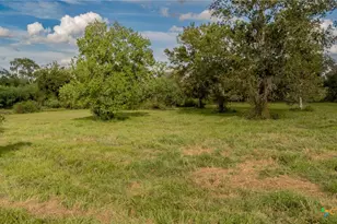 338 Robinhood Rd, Victoria, TX 77905 - Photo 1