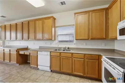 2430 Dove Crossing Drive, New Braunfels, TX 78130 - Photo 7