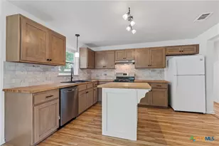 407 E 7th St, Cameron, TX 76520 - Photo 15