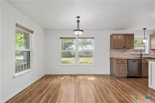 407 E 7th St, Cameron, TX 76520 - Photo 13