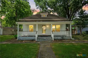 407 E 7th St, Cameron, TX 76520 - Photo 3