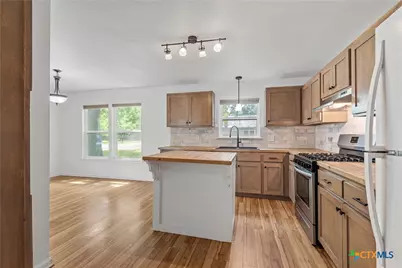 407 E 7th Street, Cameron, TX 76520 - Photo 17