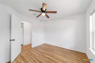 407 E 7th St, Cameron, TX 76520 - Photo 21