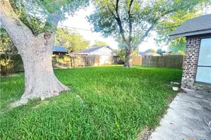 420 Londonderry Dr, Victoria, TX 77901 - Photo 9