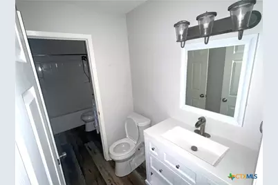 420 Londonderry Drive, Victoria, TX 77901 - Photo 7