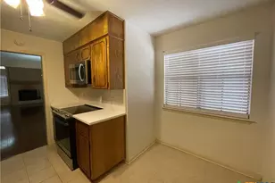 306 S Arnold St, Lampasas, TX 76550 - Photo 7