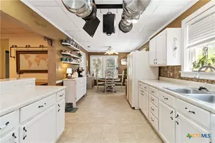 859 Pine St, New Braunfels, TX 78130 - Photo 15